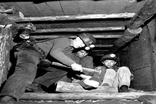 گزارش تصویری/مجموعه‌ای از عکس معدنکاری-1946