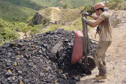 China June coal output falls 4.9 percent to 327 mln tonnes