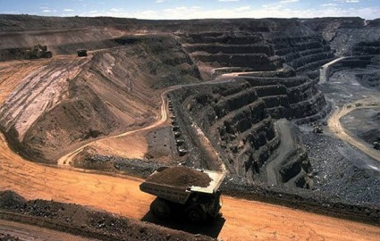 ضعف زیرساخت حمل ریلی و جاده‌ای مانع تولید سنگ آهن در معدن سنگان خواف